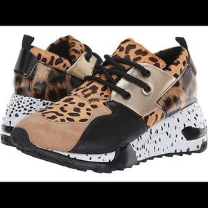 Steve Madden. Cliff Sneaker in Animal. Size 9.